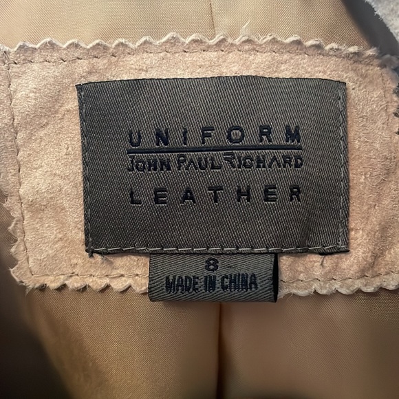Three-quarter length suede three button jacket. Size 8 by John Paul Richard. - Picture 7 of 7